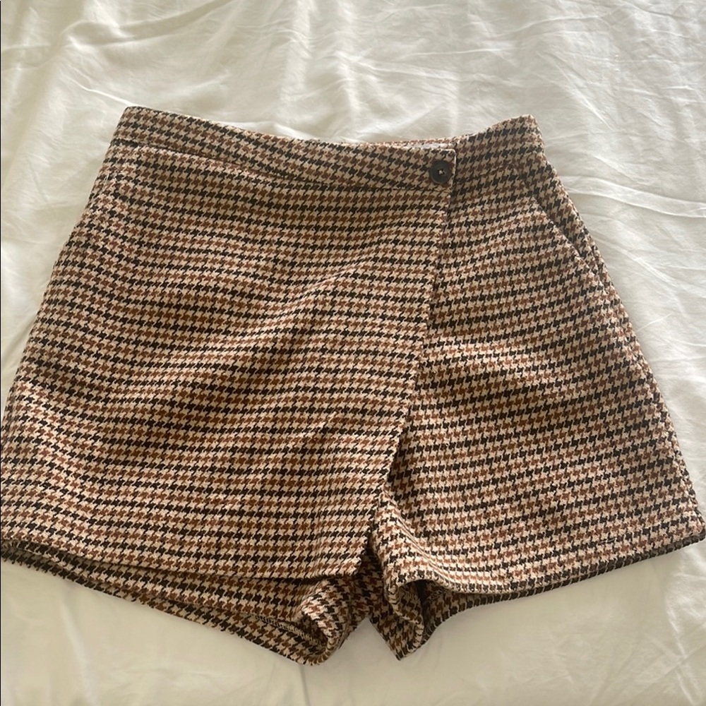 HYFVE Brown High Waist Shorts with Houndstooth Pattern